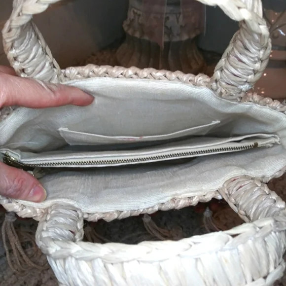 Vintage 70's Boho Crocheted Straw Small Tote Style Purse With Wood Bead & Tassel - Picture 10 of 16